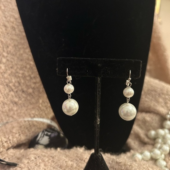 Pearl necklace and earrings set - Picture 11 of 12